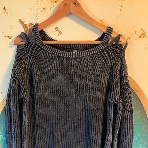 2/$35 ❤️ Open shoulder sweater